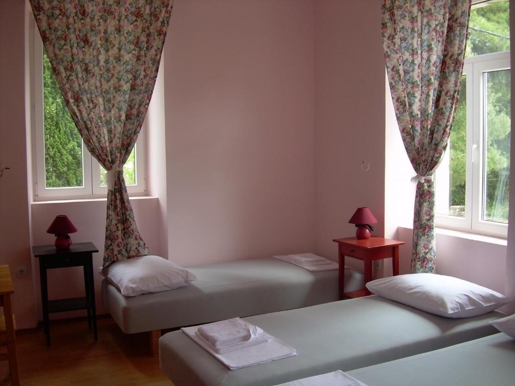 Phara Hostel Gdinj Cameră foto